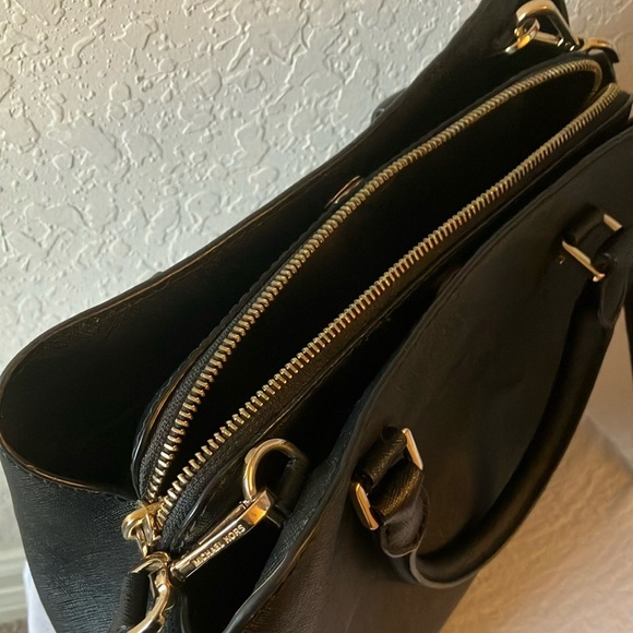 Michael Kors: Black Sheila Medium Faux Saffiano Leather Satchel- Gold Tone - Picture 15 of 15